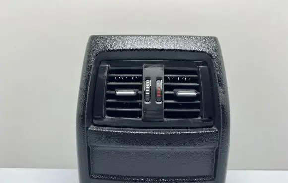 Rear air vent grill