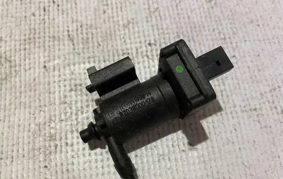 Mercedes-Benz E W211 Turbo solenoid valve a2038000178 2038000178