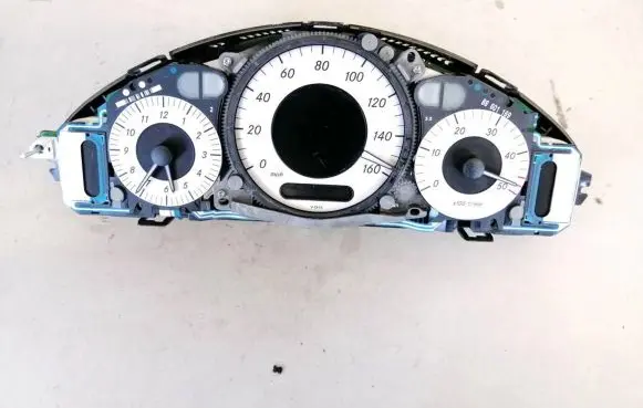 Speedometer (instrument cluster)