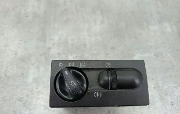 Volkswagen Golf III Light switch 1H6941531A