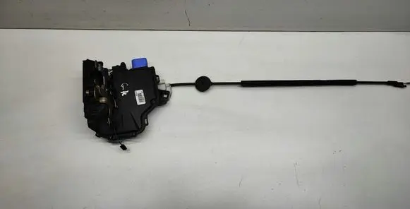 Volkswagen Golf V Rear door lock 7L0839015