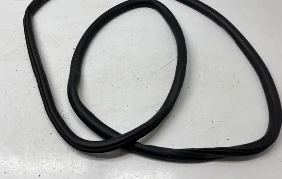 Ford Explorer VI Front door rubber seal LB5BS20708AD