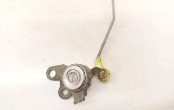 Toyota Yaris Front door lock (next to the handle) 501001