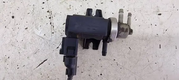 Volkswagen Golf IV Turbo solenoid valve 1J0906627