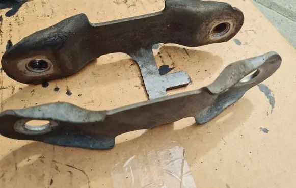 Engine mount bracket
