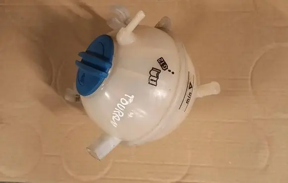 Volkswagen Touran II Coolant expansion tank/reservoir 1K0121407A
