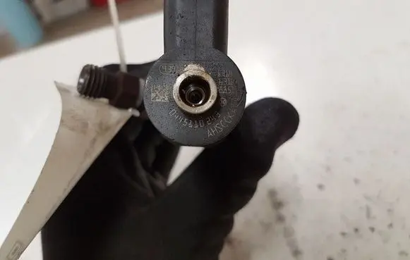 Opel Zafira B Fuel injector 0445110243