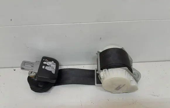 Volkswagen Touran II Third row seat belt 33058835