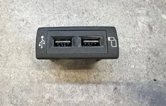 Mercedes-Benz Vito Viano W447 USB socket connector A4478200902