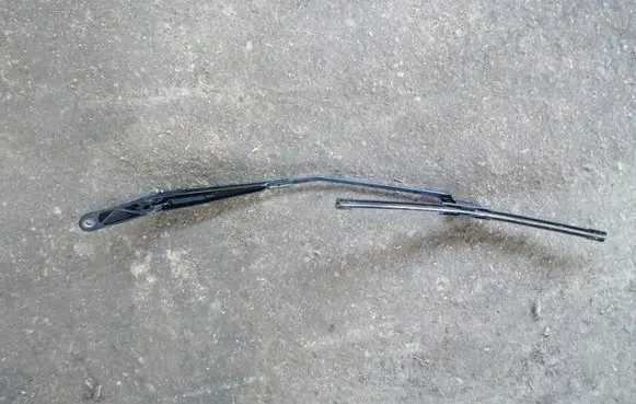 Volkswagen Golf VI Windshield/front glass wiper blade 1Q2955409