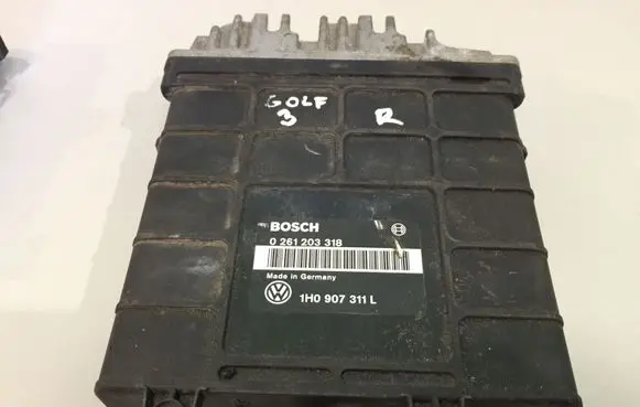 Volkswagen Golf III Engine control unit/module 1H0907311L 0261203318