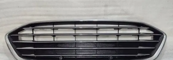 Ford Focus Front bumper upper radiator grill