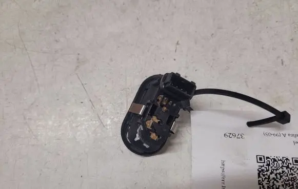 Opel Zafira A Electric window control switch 90561388