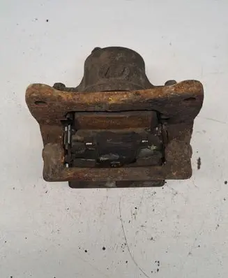 Toyota Prius (NHW20) Front brake caliper