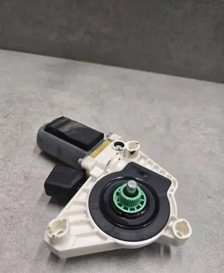 Mercedes-Benz CLA C117 X117 W117 Front door window regulator motor A55382110