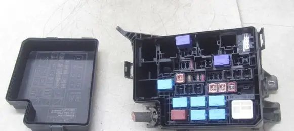 Toyota RAV 4 (XA40) Fuse box set