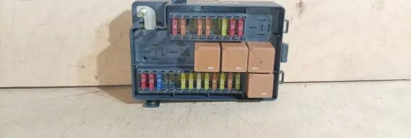 Jaguar XJ X308 Fuse module LNC2822CA 2822CA