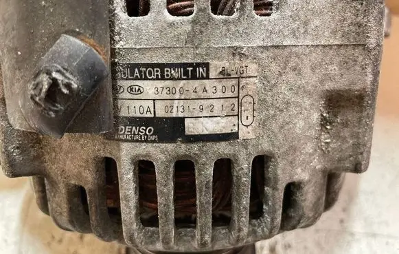 KIA Sorento Generator/alternator 373004A300 021319212