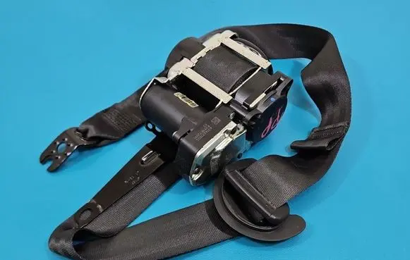 Volkswagen PASSAT B8 Front seatbelt 631627100C IMPRK1571322