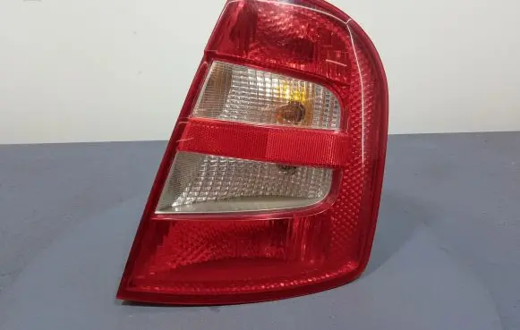 Skoda Fabia Mk1 (6Y) Rear/tail lights 6Y6945111B