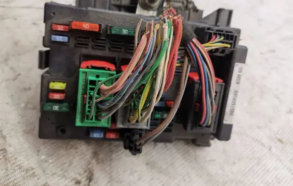 Peugeot 206 BSM Control unit 9657608580 BSMB5 11134361