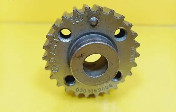Volkswagen Golf III Crankshaft gear 030105263G