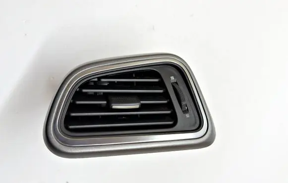 Renault Kadjar Dash center air vent grill 0018907901