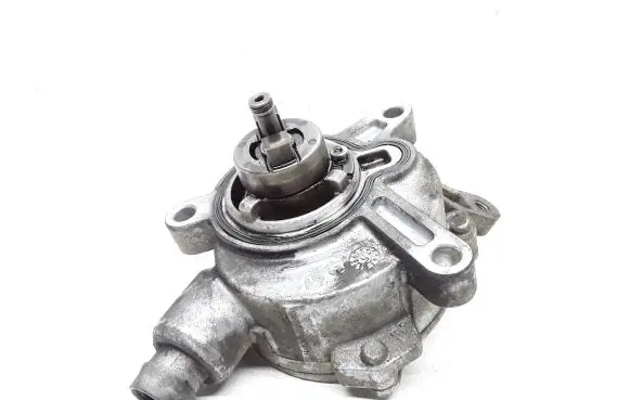 Volvo V70 Vacuum pump 30677904