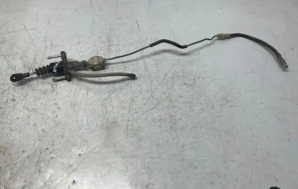 Opel Zafira B Clutch master cylinder 90581565