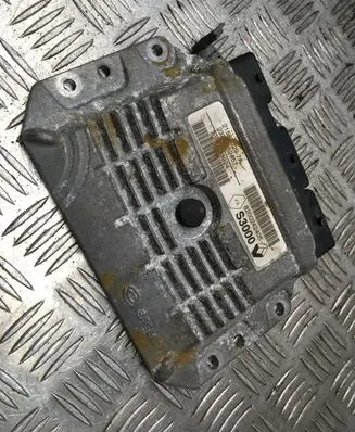 Renault Megane II Engine control unit/module 215840297A 2331052457 8200283924