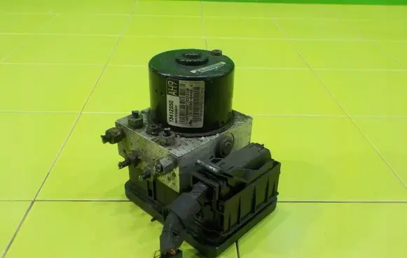 Chevrolet Orlando ABS Pump 13412550 XP263