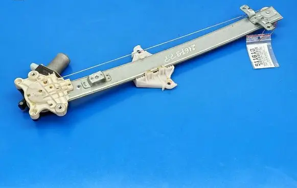 Suzuki Celerio Front door window regulator with motor