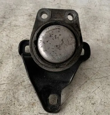 Ford Mondeo Mk III Engine mount bracket 1S716F012GB