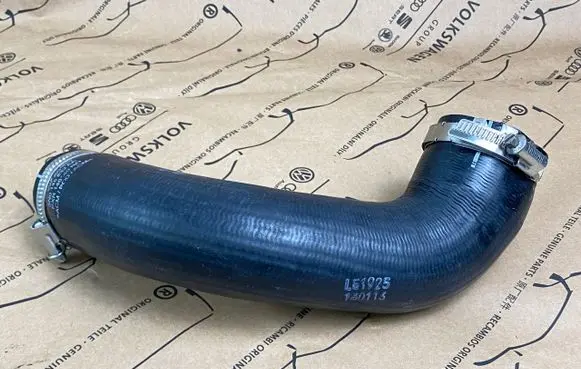 Volkswagen Tiguan Intercooler hose/pipe 5N0145832AA