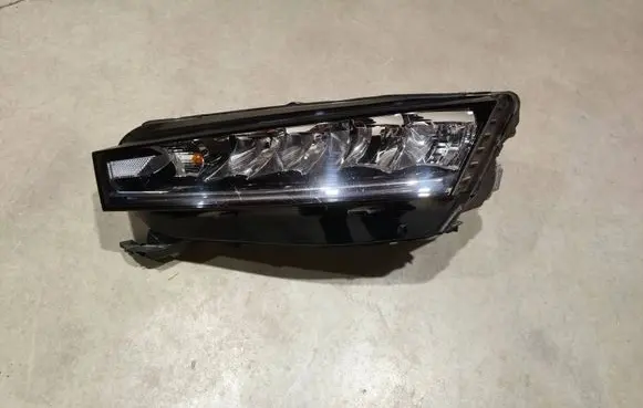 Skoda Octavia Mk4 Headlight/headlamp 5E4941015