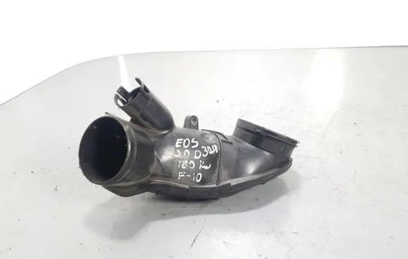 BMW 5 F10 F11 Air intake hose/pipe 13717807495