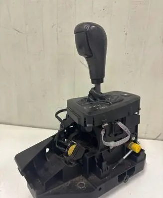 Volvo S60 Gear shifter/selector P08699287