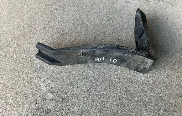 Audi A4 S4 B6 8E 8H Front bumper mounting bracket 8E0821137