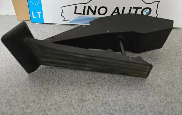 BMW 5 E39 Accelerator throttle pedal 6753518