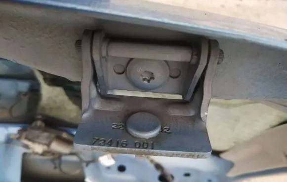 Citroen C3 Tailgate/trunk/boot hinge