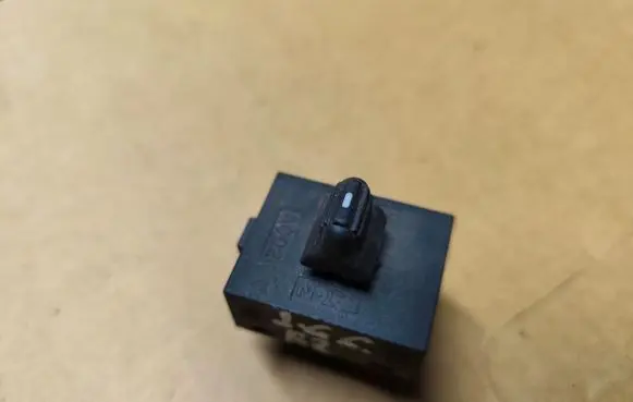Jeep Grand Cherokee (WJ) Electric window control switch