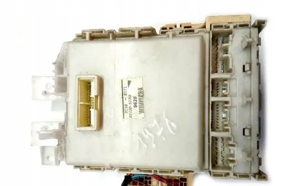 Toyota Yaris Fuse box set 7C10-0971 82730-52341