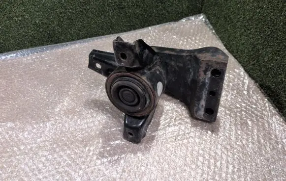Hyundai i10 Engine mount bracket 21810B4000