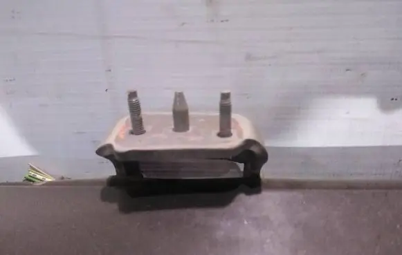 Tailgate/trunk/boot hinge