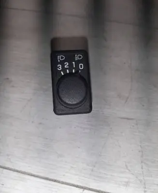 Nissan Primera Headlight level height control switch 37044a