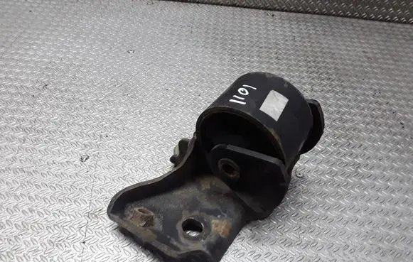 Toyota RAV 4 (XA10) Engine mount bracket