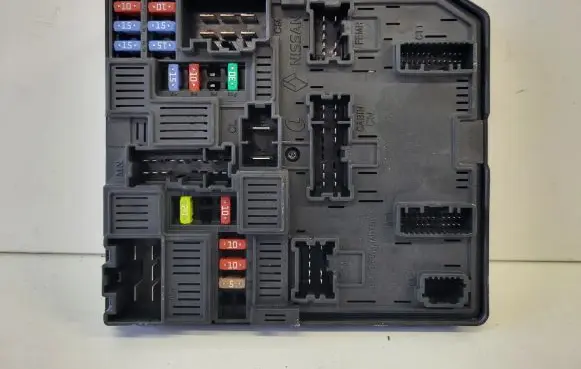 Nissan Qashqai Fuse module 284B74BA0A