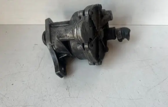 Volvo V70 Vacuum pump