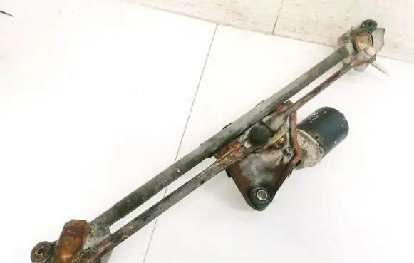 Lexus IS 200-300 Front wiper linkage and motor