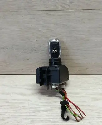 Mercedes-Benz E W212 Ignition lock A2129055600 1002177800 03687033